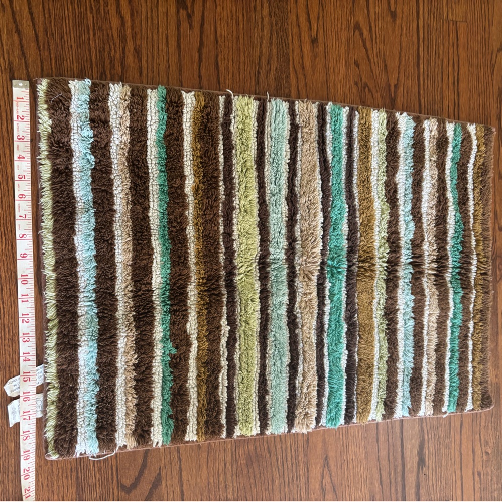 Stripe bath rug 20”x30”